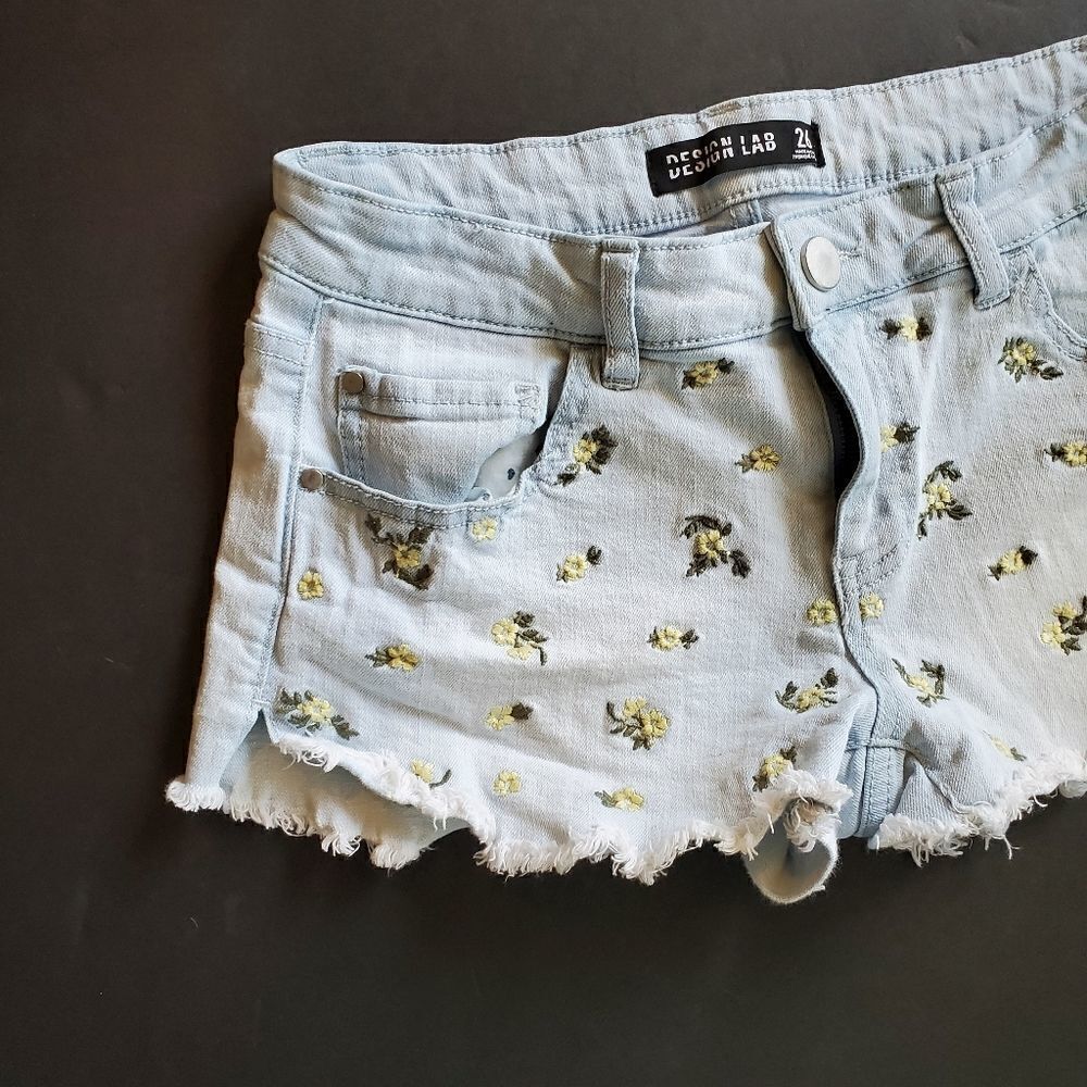 Design Lab Floral Cutoff Jean Shorts - Picture 5 of 9
